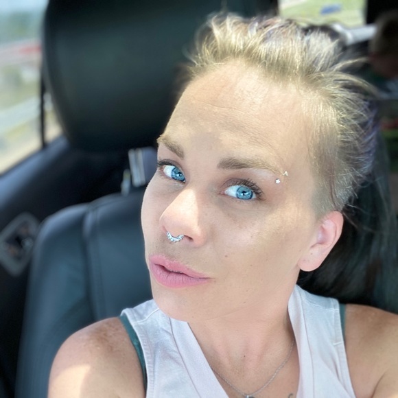 Meet your Posher, Ruth - Picture 1 of 1